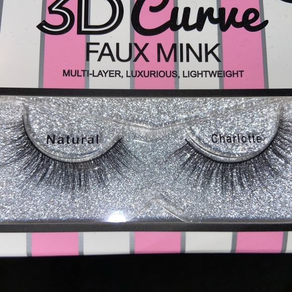 Lashes - Picture 5 of 6